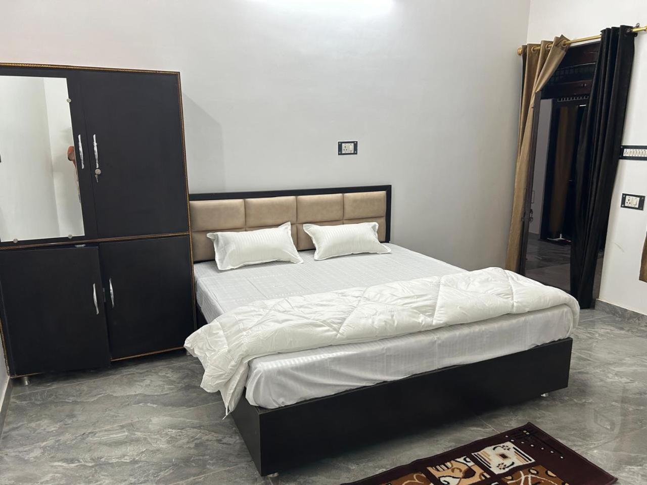 Shri Narayanam Guest House And Home Stay Ayodhya Buitenkant foto